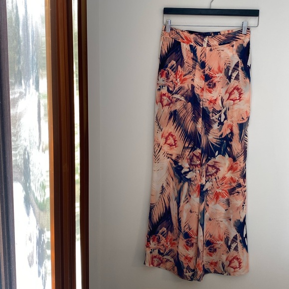 Guess Pants - NWOT Guess, wide leg pants, like new condition, measurements and photos below.